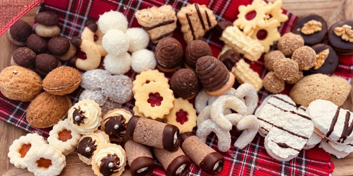 Jako ka�d� rok, p�ij�m�me objedn�vky na dom�c� v�no�n� cukrov�. <br>Cena za 0,5 kg cukrov�: 620,- K�